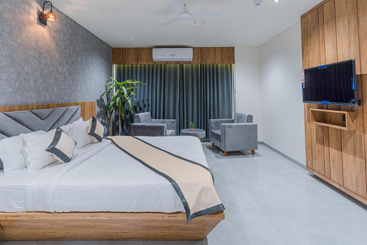 Hotel The Grand Heaven Gandhinagar Exterior foto