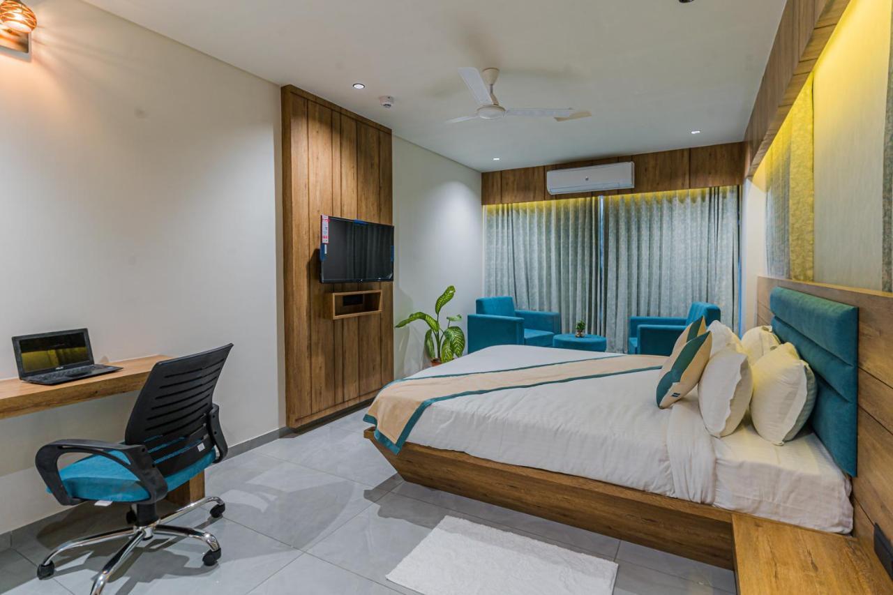 Hotel The Grand Heaven Gandhinagar Exterior foto